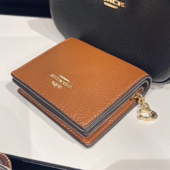 Coach Snap Wallet
IM/Redwood - Picture 14 of 16